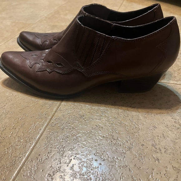 Brown Leather Western Boots - Picture 6 of 6